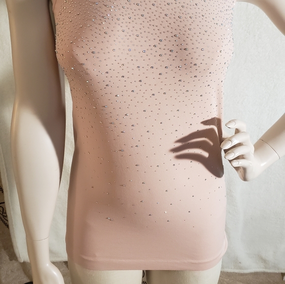 Upscale Sleeveless tee shirt - Picture 2 of 7